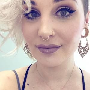 Meet your Posher, Alyson